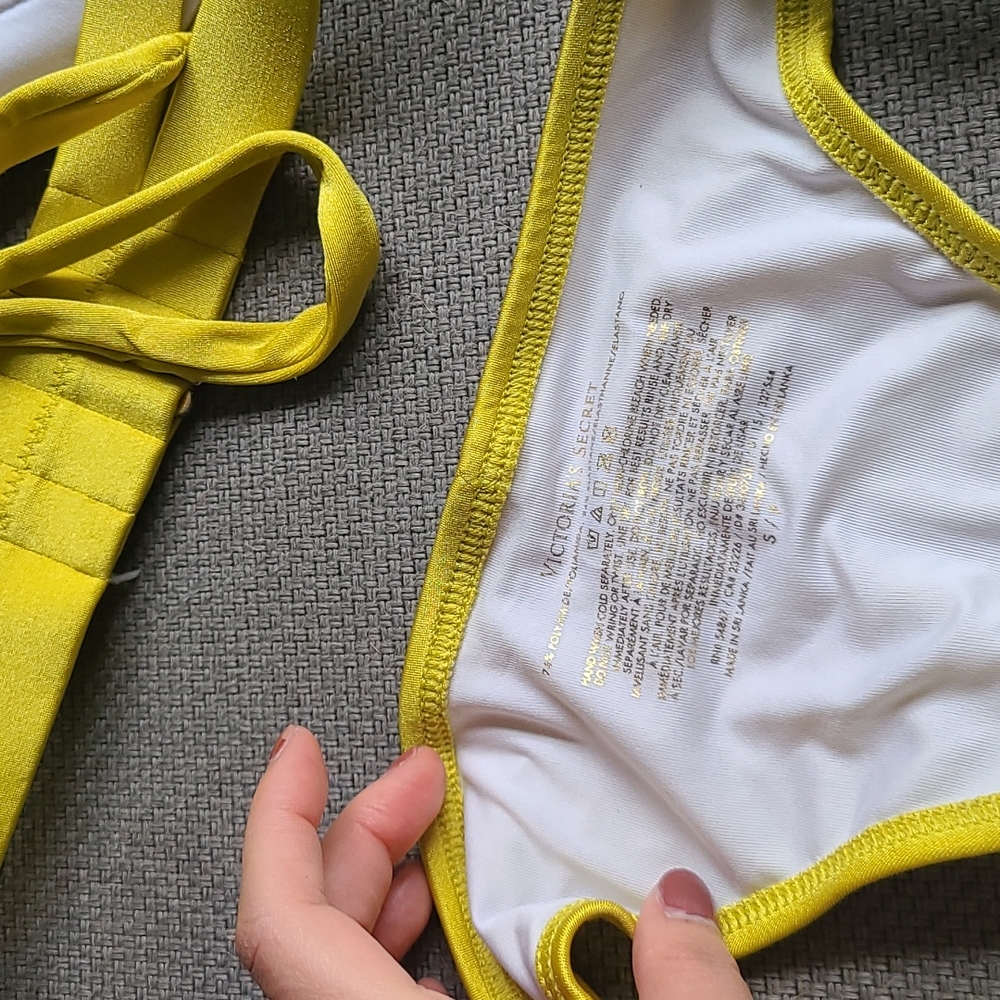 Victoria's Secret Yellow Bikini - Picture 9 of 11